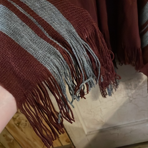 Lane Bryant Maroon Grey toggle poncho cape wrap ruana - Picture 4 of 6